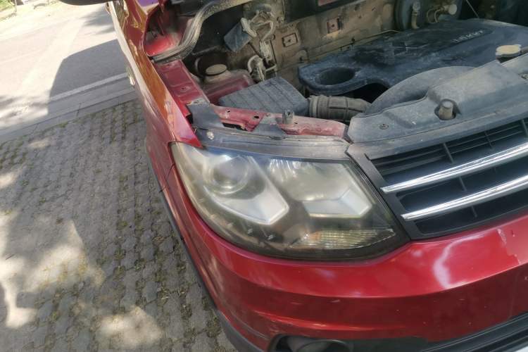 Used Dongfeng Fengon 360 2015 1.5L Manual Comfort 7-Seater China IV Standard Right Front Headlight