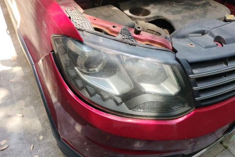 Used Dongfeng Fengon 360 2015 1.5L Manual Luxury 7-Seater China IV Standard Right Front Headlight