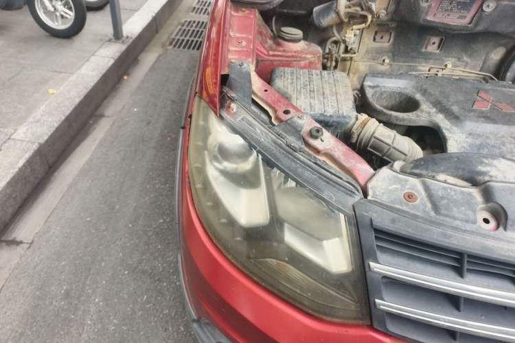 Used Dongfeng Fengon 360 2015 1.5L Manual Luxury 7-Seater China IV Standard Right Front Headlight