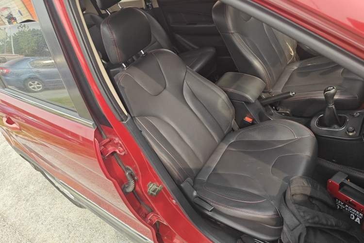Used Dongfeng Fengon 360 2015 1.5L Manual Luxury 7-Seater China IV Standard Right Front Seat