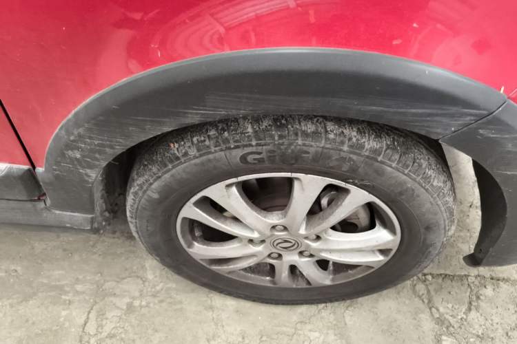 Used Dongfeng Fengon 360 2015 1.5L Manual Luxury 7-Seater China IV Standard Right Front Wheel Hub