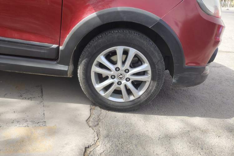 Used Dongfeng Fengon 360 2015 1.5L Manual Comfort 7-Seater China IV Standard Right Front Wheel Hub