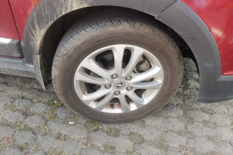 Used Dongfeng Fengon 360 2015 1.5L Manual Comfort 7-Seater China IV Standard Right Front Wheel Hub