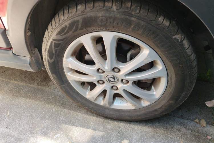Used Dongfeng Fengon 360 2015 1.5L Manual Luxury 7-Seater China IV Standard Right Front Wheel Hub