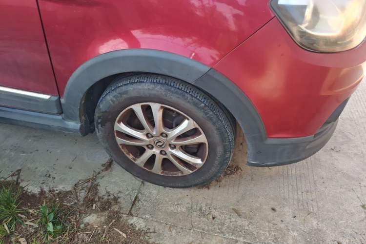 Used Dongfeng Fengon 360 2015 1.5L Manual Comfort 7-Seater China IV Standard Right Front Wheel Hub