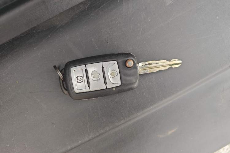 Used Dongfeng Fengon 360 2015 1.5L Manual Luxury 7-Seater China IV Standard Vehicle Key