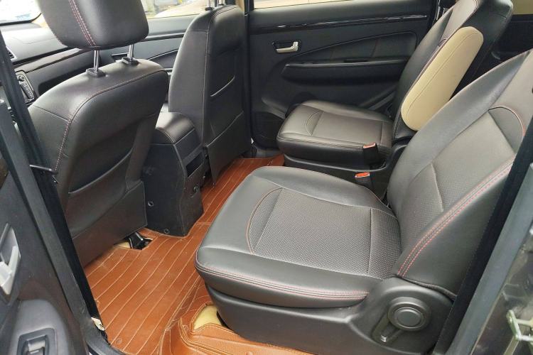 Used Dongfeng Fengon 360 2015 1.5L Manual Luxury 7-Seater China IV Standard Interior 1
