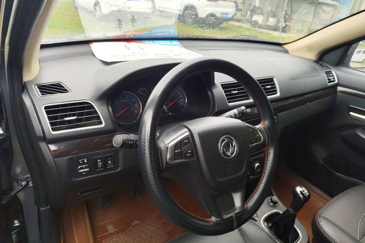 Used Dongfeng Fengon 360 2015 1.5L Manual Luxury 7-Seater China IV Standard Interior 3