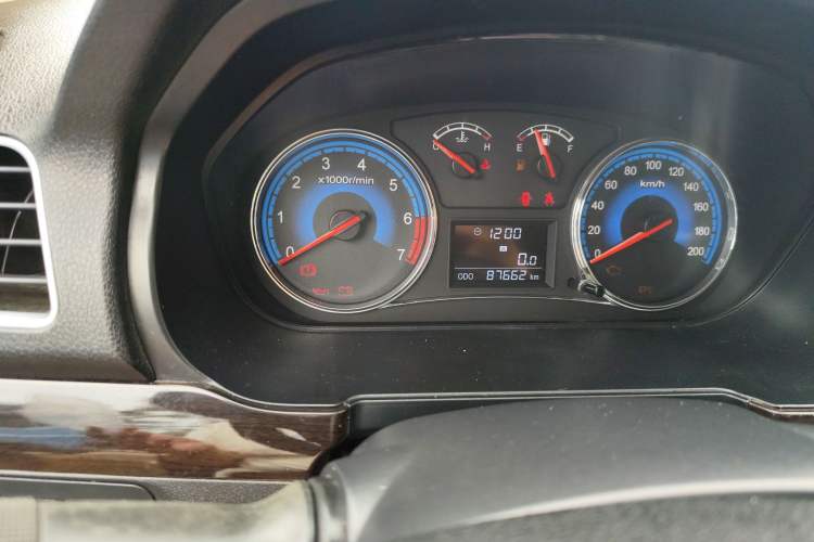Used Dongfeng Fengon 360 2015 1.5L Manual Luxury 7-Seater China IV Standard Odometer Close Up