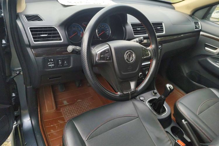 Used Dongfeng Fengon 360 2015 1.5L Manual Luxury 7-Seater China IV Standard Steering Wheel