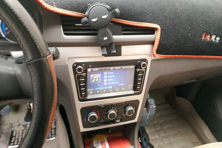 Used Dongfeng Fengon 360 2015 1.5L Manual Comfort 7-Seater China IV Standard Audio And AC Panel