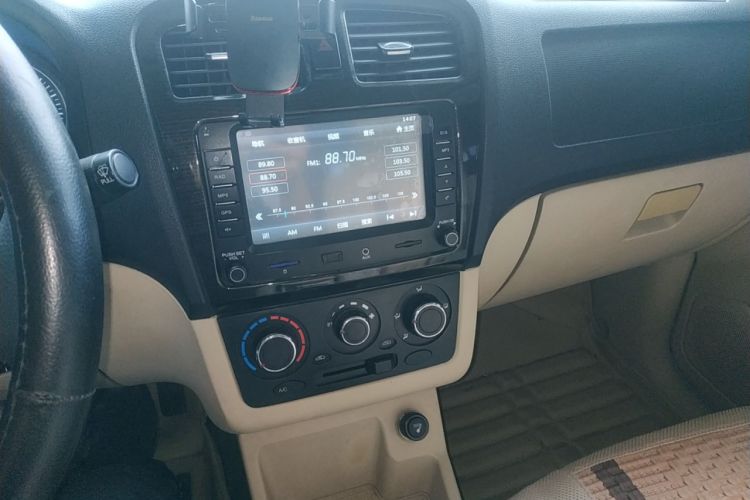 Used Dongfeng Fengon 360 2015 1.5L Manual Comfort II 7-Seater Audio And AC Panel