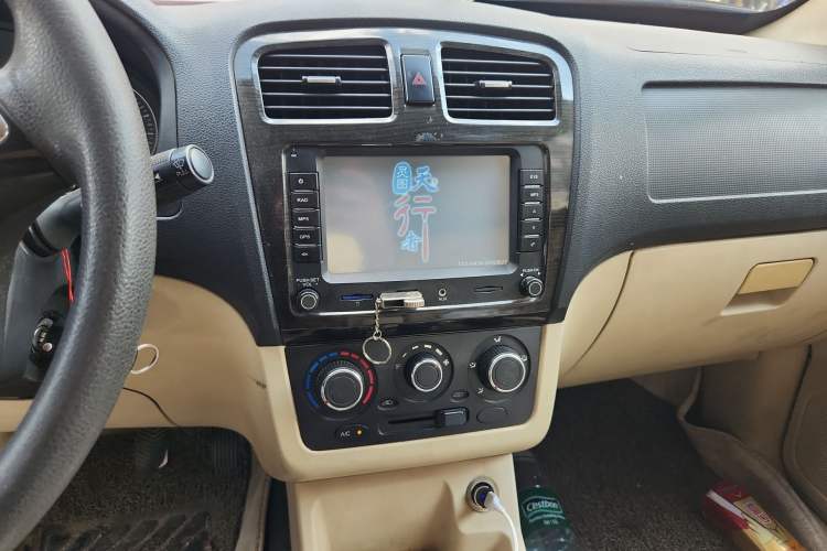 Used Dongfeng Fengon 360 2015 1.5L Manual Comfort II 7-Seater Audio And AC Panel