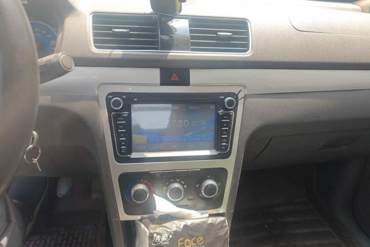 Used Dongfeng Fengon 360 2015 1.5L Manual Comfort 7-Seater China IV Standard Audio And AC Panel