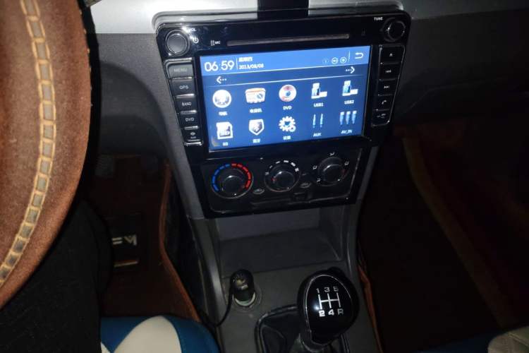 Used Dongfeng Fengon 360 2015 1.5L Manual Comfort 7-Seater National Emission Standard V Audio And AC Panel