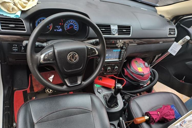 Used Dongfeng Fengon 360 2015 1.5L Manual Luxury 7-Seater China V Emission Standard Center Console