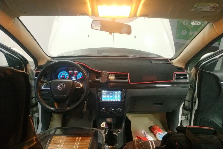 Used Dongfeng Fengon 360 2015 1.5L Manual Luxury 7-Seater China IV Standard Center Console