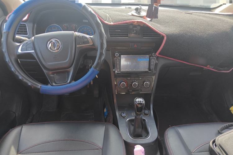 Used Dongfeng Fengon 360 2015 1.5L Manual Luxury 7-Seater China IV Standard Center Console