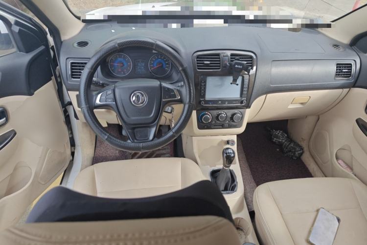 Used Dongfeng Fengon 360 2015 1.5L Manual Comfort II 7-Seater Center Console