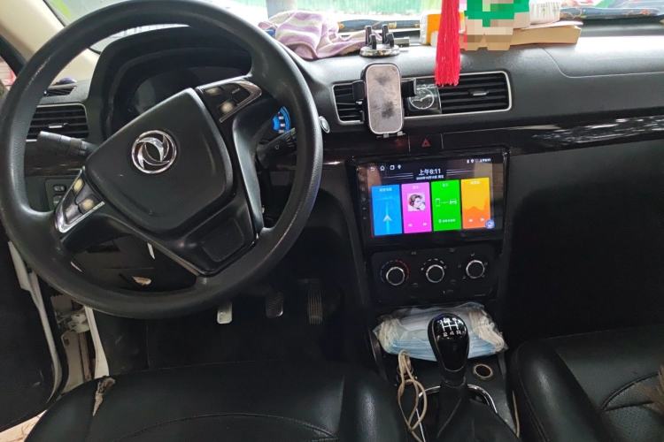Used Dongfeng Fengon 360 2015 1.5L Manual Luxury 7-Seater China IV Standard Center Console