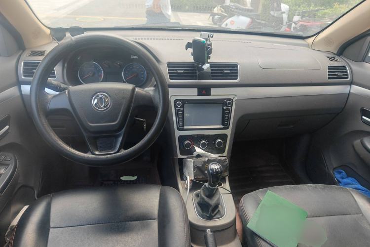 Used Dongfeng Fengon 360 2015 1.5L Manual Comfort 7-Seater China IV Standard Center Console