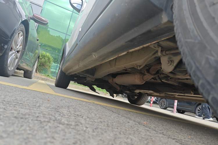 Used Dongfeng Fengon 360 2015 1.5L Manual Comfort II 7-Seater Chassis Rear Left