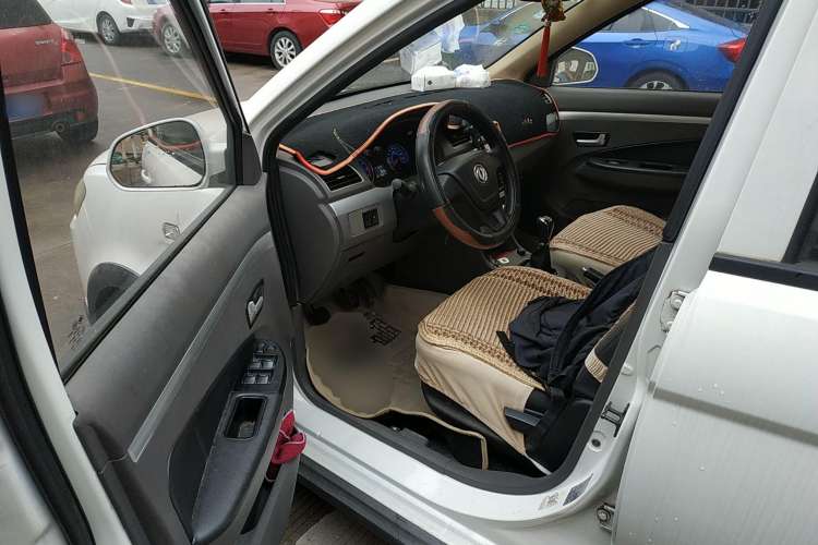 Used Dongfeng Fengon 360 2015 1.5L Manual Comfort 7-Seater China IV Standard Driver Seat