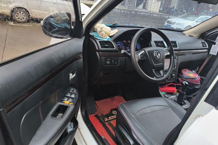 Used Dongfeng Fengon 360 2015 1.5L Manual Luxury 7-Seater China V Emission Standard Driver Seat
