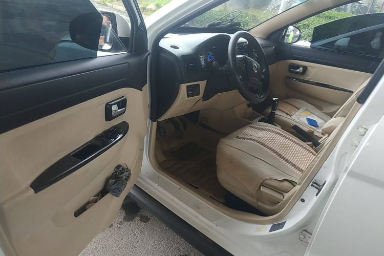 Used Dongfeng Fengon 360 2015 1.5L Manual Comfort II 7-Seater Driver Seat