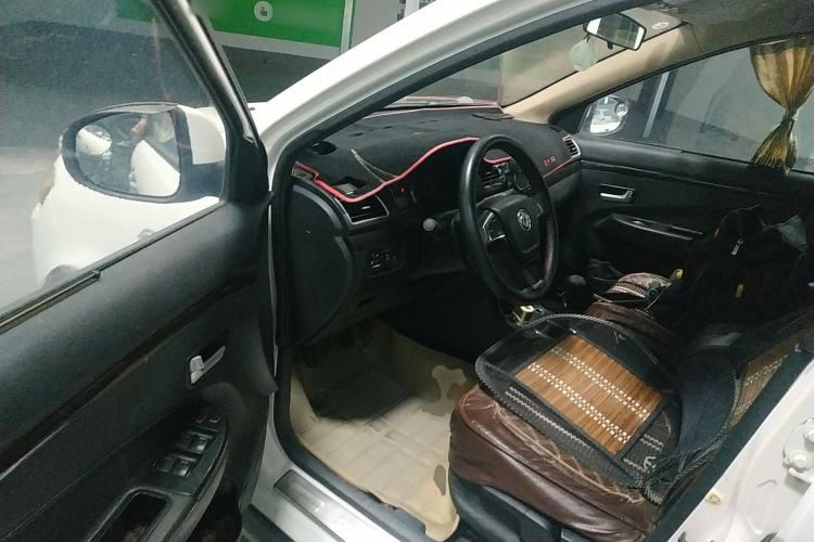 Used Dongfeng Fengon 360 2015 1.5L Manual Luxury 7-Seater China IV Standard Driver Seat