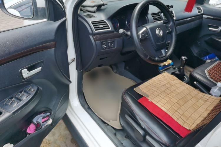 Used Dongfeng Fengon 360 2015 1.5L Manual Luxury 7-Seater China IV Standard Driver Seat