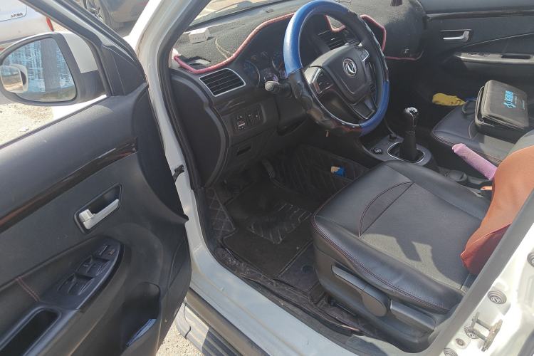 Used Dongfeng Fengon 360 2015 1.5L Manual Luxury 7-Seater China IV Standard Driver Seat