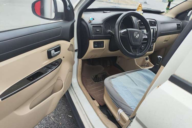 Used Dongfeng Fengon 360 2015 1.5L Manual Comfort II 7-Seater Driver Seat