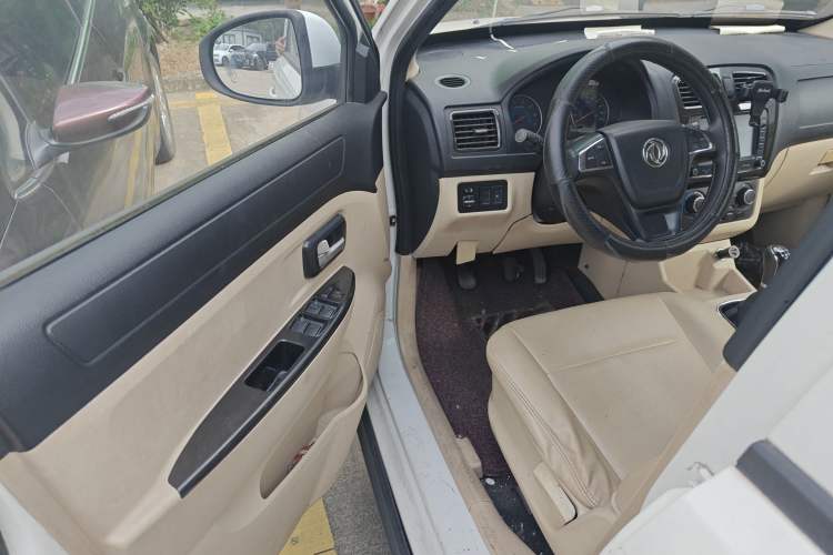 Used Dongfeng Fengon 360 2015 1.5L Manual Comfort II 7-Seater Driver Seat