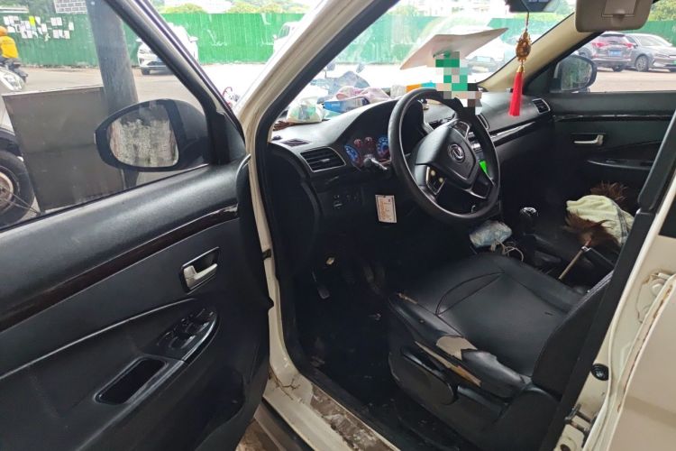 Used Dongfeng Fengon 360 2015 1.5L Manual Luxury 7-Seater China IV Standard Driver Seat
