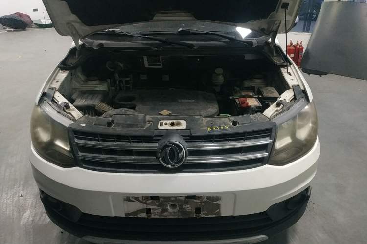 Used Dongfeng Fengon 360 2015 1.5L Manual Luxury 7-Seater China IV Standard Engine Bay