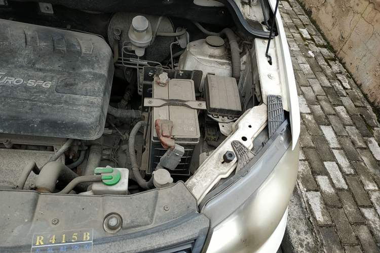 Used Dongfeng Fengon 360 2015 1.5L Manual Comfort 7-Seater China IV Standard Engine Bay Left