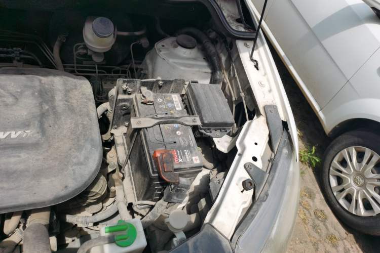 Used Dongfeng Fengon 360 2015 1.5L Manual Luxury 7-Seater China IV Standard Engine Bay Left