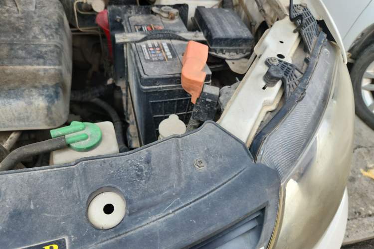 Used Dongfeng Fengon 360 2015 1.5L Manual Comfort II 7-Seater Engine Bay Left