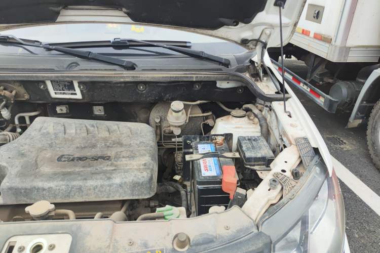 Used Dongfeng Fengon 360 2015 1.5L Manual Comfort II 7-Seater Engine Bay Left