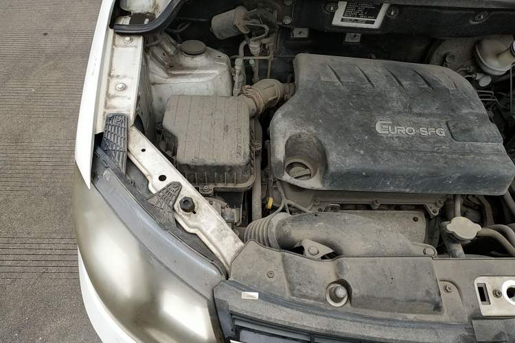 Used Dongfeng Fengon 360 2015 1.5L Manual Comfort 7-Seater China IV Standard Engine Bay Right