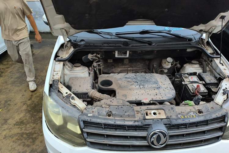 Used Dongfeng Fengon 360 2015 1.5L Manual Luxury 7-Seater China V Emission Standard Engine Bay Right