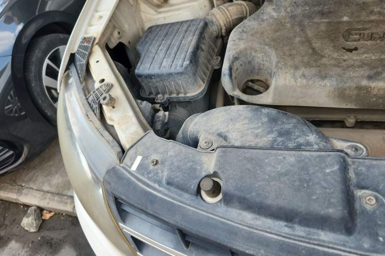 Used Dongfeng Fengon 360 2015 1.5L Manual Comfort II 7-Seater Engine Bay Right