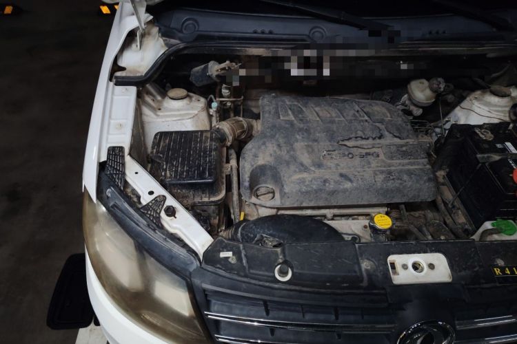 Used Dongfeng Fengon 360 2015 1.5L Manual Comfort 7-Seater National Emission Standard V Engine Bay Right