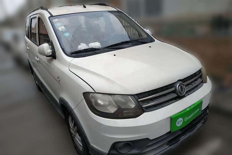 Used Dongfeng Fengon 360 2015 1.5L Manual Comfort 7-Seater China IV Standard Front Right 45 Deg