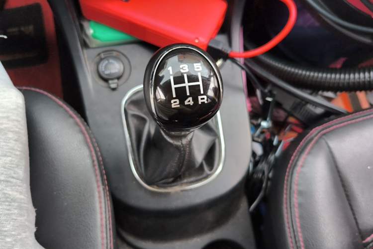 Used Dongfeng Fengon 360 2015 1.5L Manual Luxury 7-Seater China V Emission Standard Gear Lever