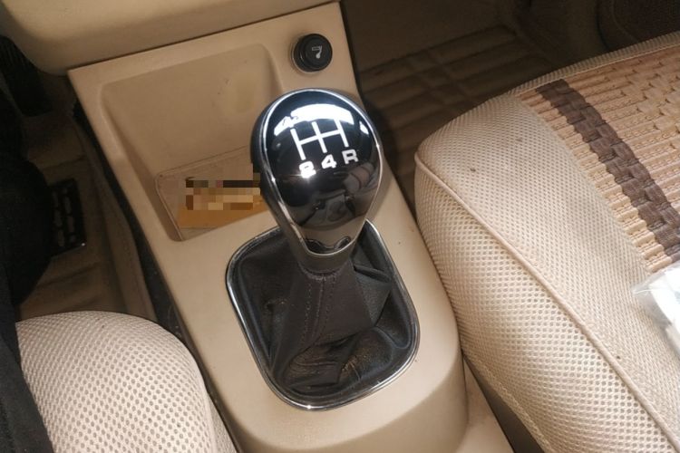 Used Dongfeng Fengon 360 2015 1.5L Manual Comfort II 7-Seater Gear Lever