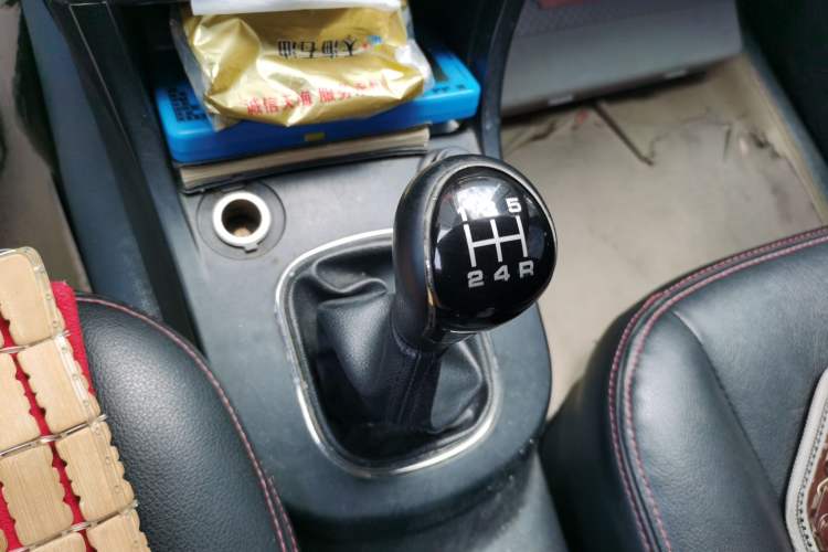 Used Dongfeng Fengon 360 2015 1.5L Manual Luxury 7-Seater China IV Standard Gear Lever