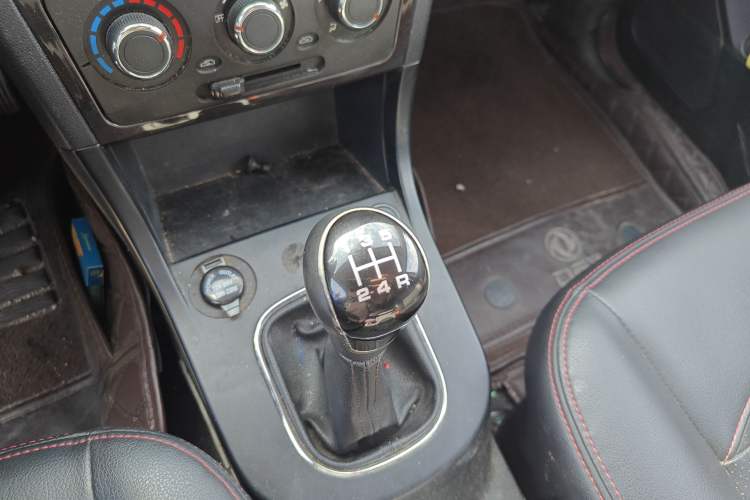 Used Dongfeng Fengon 360 2015 1.5L Manual Luxury 7-Seater China IV Standard Gear Lever