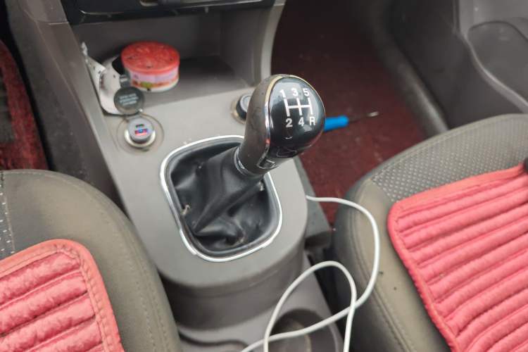 Used Dongfeng Fengon 360 2015 1.5L Manual Comfort 7-Seater National Emission Standard V Gear Lever